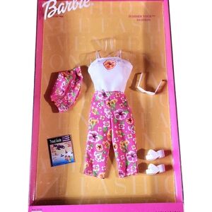 ☆Barbie Fashion Avenue Charm Styles Summer Tour Fashion OOTD Set- New Vtg. 2000